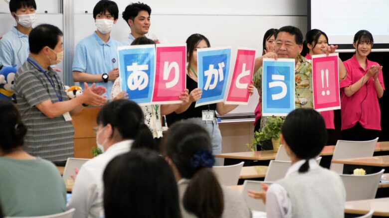 千葉経済大学の学生もスタッフとして参加しています「来てくれて、あ・り・が・と・う」