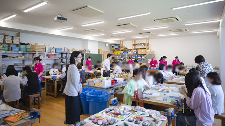 造形体験コーナーは、星の親子を作ったよ★