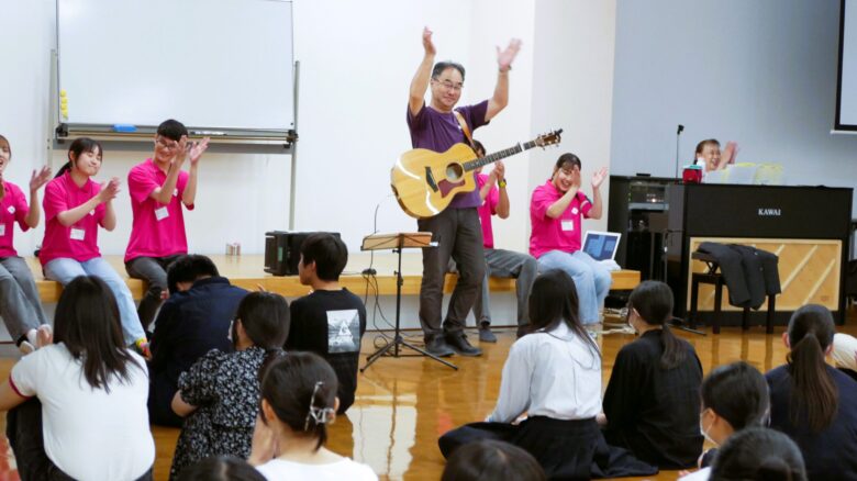 【ミニ授業 】磯前利行先生「君の心の扉を開く！ようこそ「音楽表現」の世界へ」