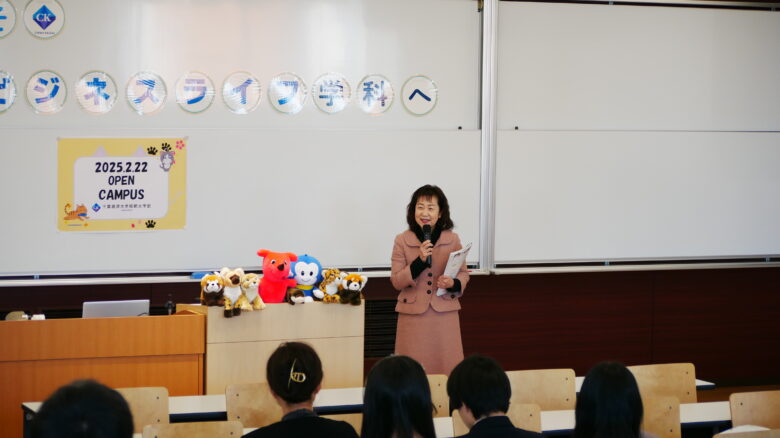 影山学科長のwelcomeスピーチ。